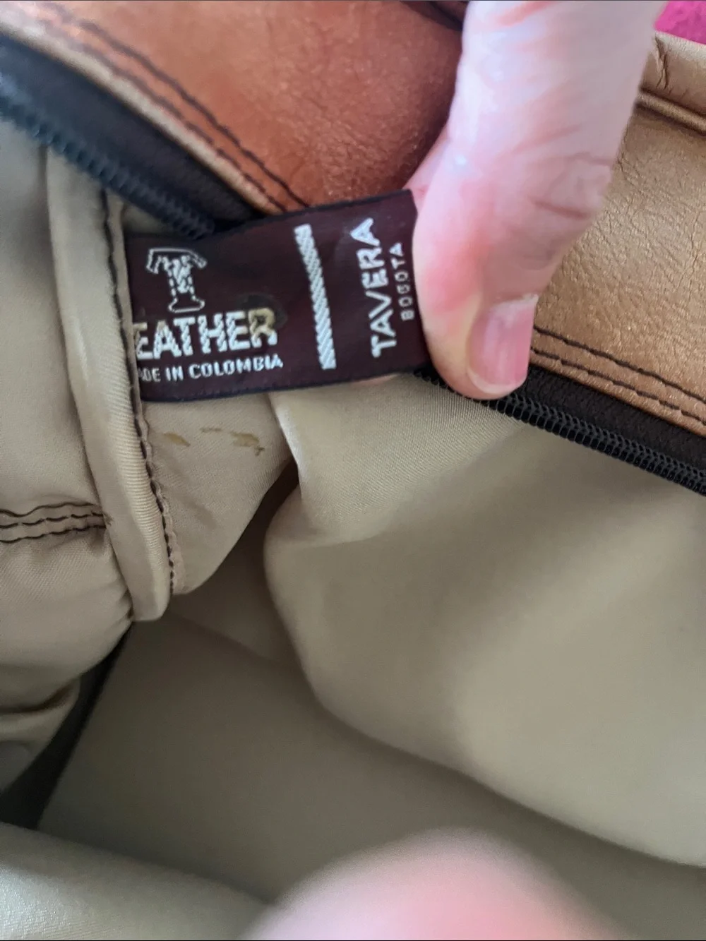 Men's Tan Leather Messenger Bag with Adjustable Strap